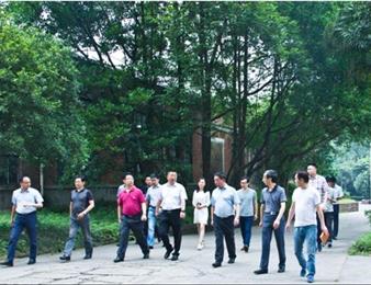 樂山市委常委、政法委書記廖磊一行 就長藥公司環(huán)保搬遷情況進(jìn)行現(xiàn)場調(diào)研